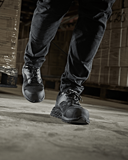 Comet - V12 Footwear safety trainer