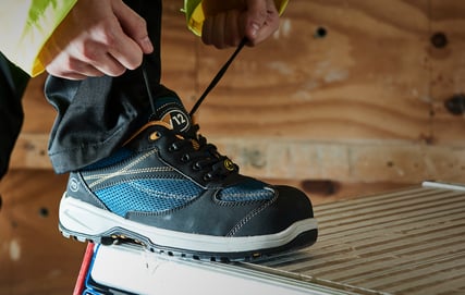 V12 Footwear_Wearing your boots correctly-1
